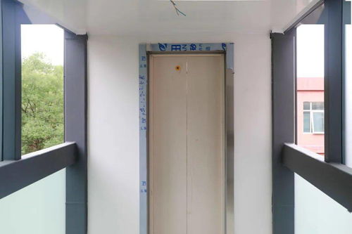 石景山某小區老樓電梯增設工程進入收尾階段，居民“一鍵直達”生活指日可待
